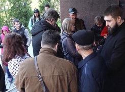  С 5 утра в ДНР сдают документы , чтобы получить российский паспорт под Таганрогом