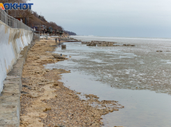 Азовское море подмывает Таганрог, но спасительные волнорезы восстанавливать нельзя