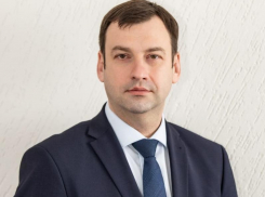 Сити-менеджер Таганрога Андрей Лисицкий поздравил выпускников, родителей и учителей с «Последним звонком»