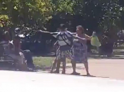 Красиво жить не запретишь: в Таганроге пенсионерка зажгла с двумя молодыми людьми