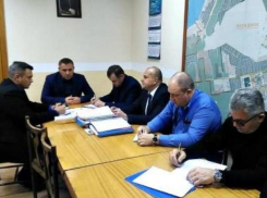 Работе снегоуборочной техники помешали утренние пробки в Таганроге