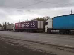 На трассе «Новороссия» накаляется зловонный конфликт дальнобойщиков и таганрожцев. Кто виноват? 