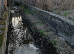 Муниципальные власти говорят, что чистят речку Малую Черепаху в Таганроге