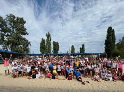 На таганрогском пляже  прошел масштабный турнир по пляжному волейболу «Волейбольная династия»