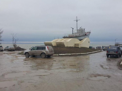 Грязь и мусор на месте старого морвокзала Таганрога