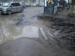 Жителям Вишневой снова обещают отсыпать дорогу, которая ранее продержалась три дня