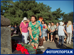 В День города таганрожцы возложили цветы к памятнику его основателю