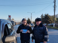 Сотрудники ГАИ тормозили водителей, чтобы поздравить