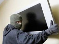 В Таганроге молодой грабитель похитил из квартиры деньги и ценности
