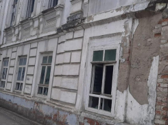 В Таганроге тушили пожар на улице Греческой