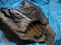 В Таганроге мужчина гулял по городу с гранатой