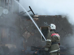 Во время пожара в Неклиновском районе погибла женщина и пострадал мужчина