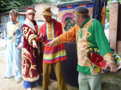 Благотворительный проект «Театр - в каждый двор» завершился в Таганроге спектаклем в день его рождения