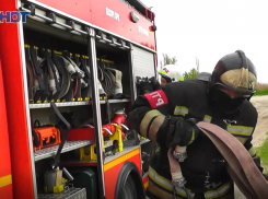 Таганрогские службы спасения объединились в момент ландшафтного пожара