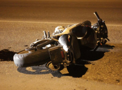В Таганроге несовершеннолетнего мотоциклиста сбил внедорожник