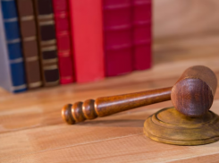 Работодатель таганрогского ООО незаконно привлёк к трудовой деятельности бывшего госслужащего 