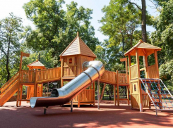 Новая детская площадка появилась в Таганроге в парке Горького