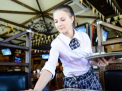 В Таганроге спесивая клиентка поплатилась платьем за свое наглое поведение