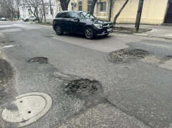 Ямы на Некрасовском: равнодушие «Благоустройства» или просто издевательство над таганрожцами?