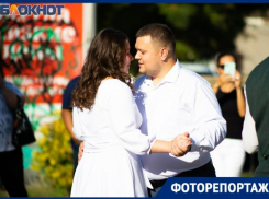 В свадебном вальсе кружились молодожёны Таганрога 