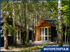 Шашлык на берегу реки вдали от шума и городской суеты