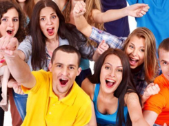 Молодежь Таганрога заманивают на избирательные участки подарками