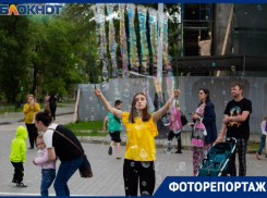 Погода помешала в полной мере провести праздник мыльных пузырей в Таганроге