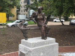 В Санкт-Петербурге установили памятник таганроженке Фаине Раневской