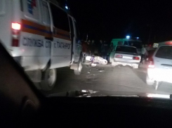 Первое мая для таганрогского скутериста закончилось поездкой на карете Скорой Помощи