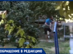 Таганроженку напугал невменяемый мужчина на детской площадке