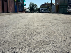  «Красной дорожки там не хватает»: одни таганрожцы поблагодарили за новый асфальт, другие раскритиковали его