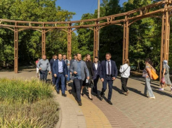 В Таганроге по мастер-плану от ДОМ.РФ проводится благоустройство исторической рощи «Дубки»