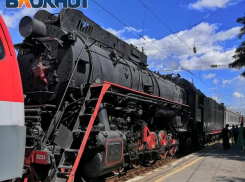 Как «ретро-поезд» встречают в Таганроге