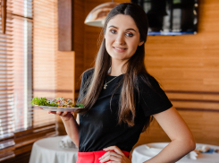 Волшебный кубик в крабовом салате от Елены Братишко покорил жюри конкурса «Мисс Блокнот» на кулинаром шоу