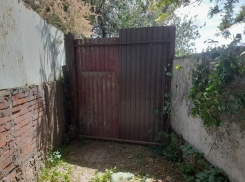 После публикации в Блокноте спорные ворота перекрывшие спуск к морю в Таганроге...сменили на забор