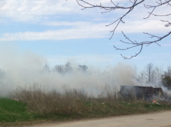 Под Таганрогом в хуторе Веселом произошел страшный пожар – горела свалка при кладбище