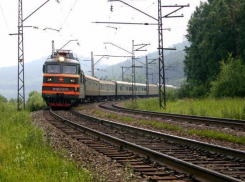 Погибший на железнодорожных путях под Таганрогом мужчина остается неизвестным 