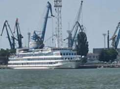 Первый пассажирский теплоход «Константин Федин» прибыл к новому причалу в Таганроге 