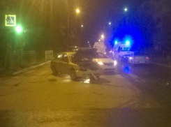 Серьезную травму головы получил водитель иномарки в лобовом ДТП на перекрестке Таганрога