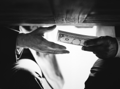 Год игнорирования коррупции: власть отворачивается от собственных проблем