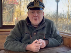 Главный редактор сети «Блокнот» Олег Пахолков поздравляет женщин с праздником