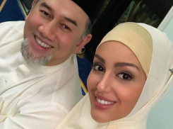 Таганроженка Оксана Воеводина развелась с экс-королем Малайзии