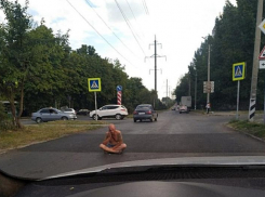 В Таганроге началась пора оголяться и чудачить