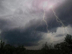 На Таганрог снова может обрушиться ураган с грозой 