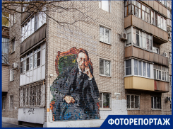 Он любит рисовать на стенах, а таганрожцы любят его работы