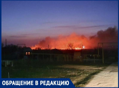 Под Таганрогом вдоль Миусского лимана тысячи квадратных метров охвачены огнем 