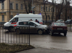  В Таганроге произошло ДТП с участием ВАЗ и иномарки