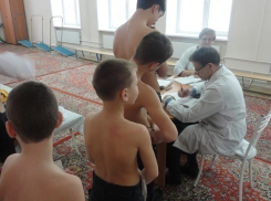 Врачи нашли кожные заболевания у троих детей в «Красном десанте»