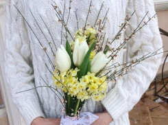 Как порадовать таганроженок на 8 марта знает «Тюльпан и кактус»