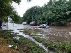 Благодаря проливному дождю и отсутствию ливневок Таганрог превратился в Венецию